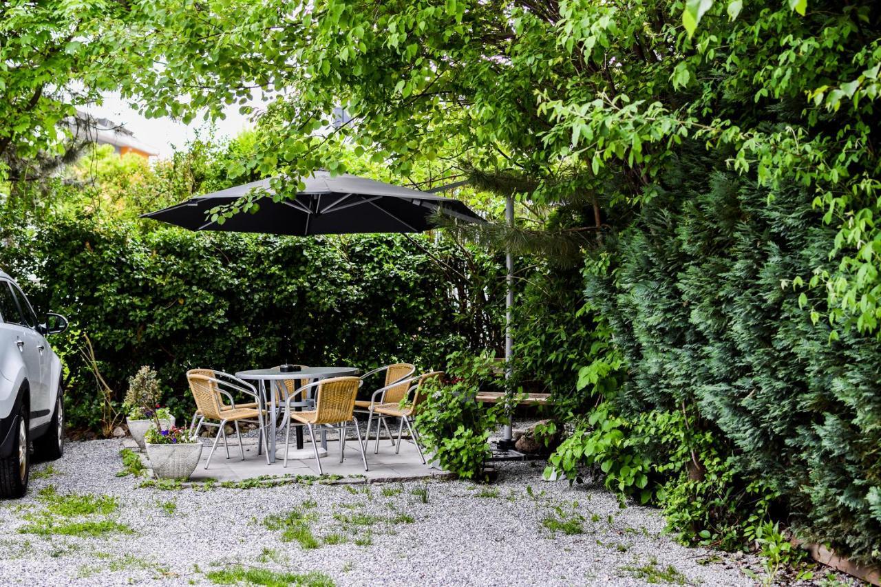 Gartenhotel Garni Pension B&B Innsbruck Exterior photo